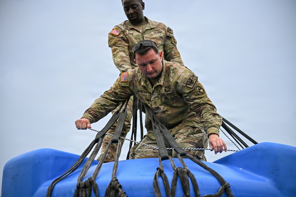 Joint Task Force-Bravo teams up with MINSA and Servicio Nacional Aeronaval to deliver water tanks
