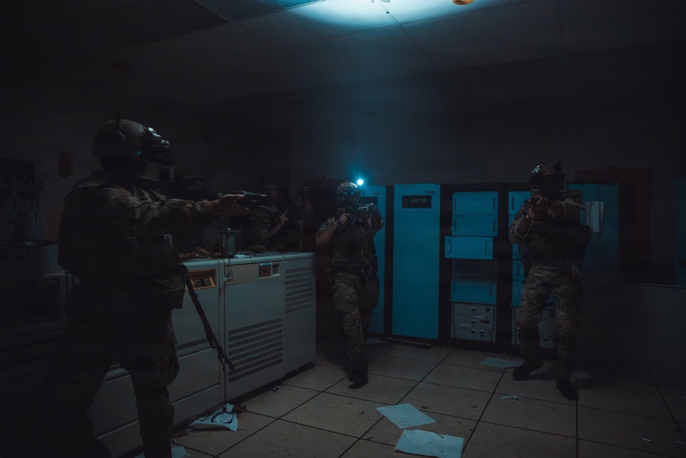 1st Special Forces Group (Airborne) Green Berets conduct Maritime Operation along Puget Sound