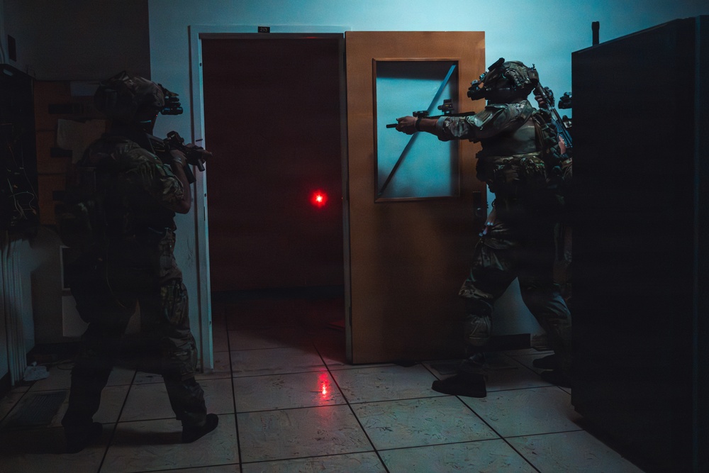 1st Special Forces Group (Airborne) Green Berets conduct Maritime Operation along Puget Sound