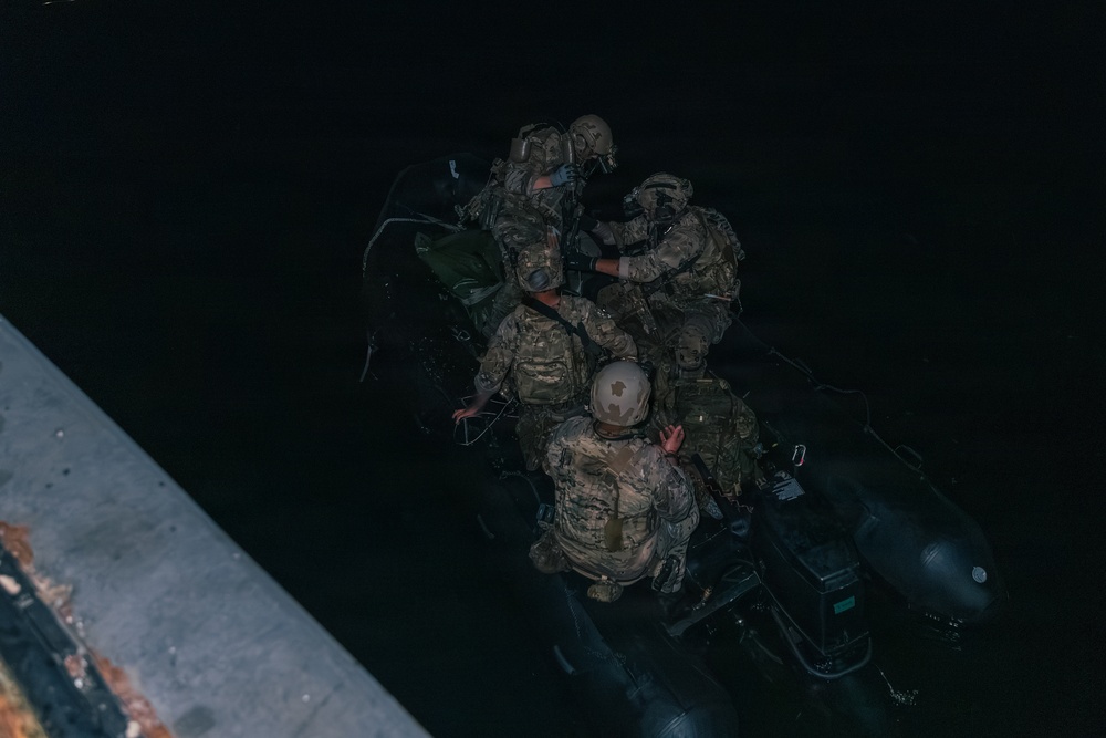 1st Special Forces Group (Airborne) Green Berets conduct Maritime Operation along Puget Sound