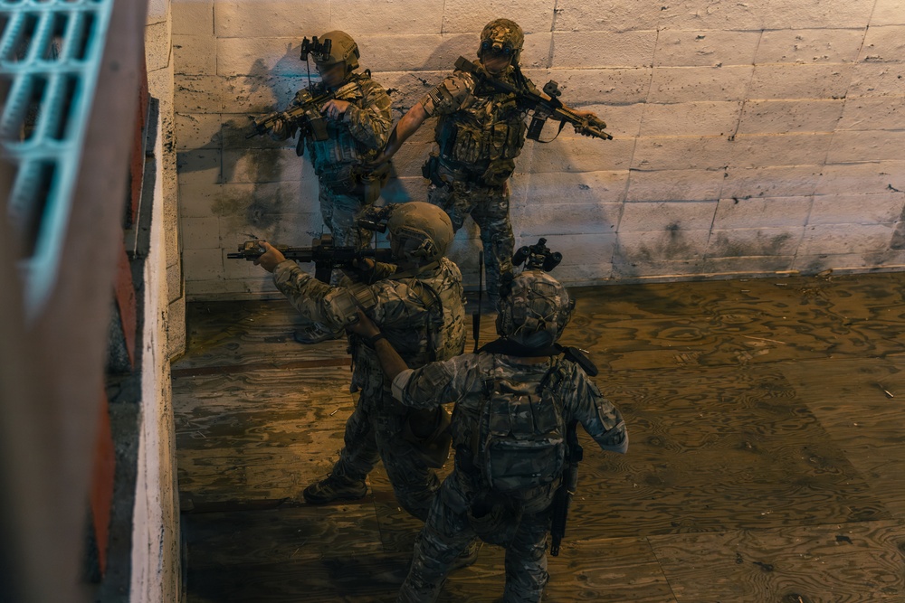 1st Special Forces Group (Airborne) Green Berets conduct Maritime Operation along Puget Sound