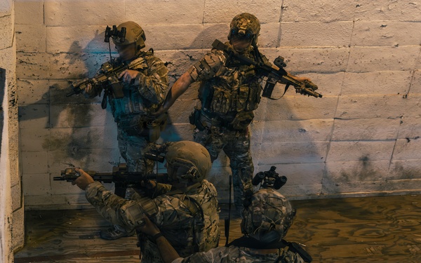 1st Special Forces Group (Airborne) Green Berets conduct Maritime Operation along Puget Sound