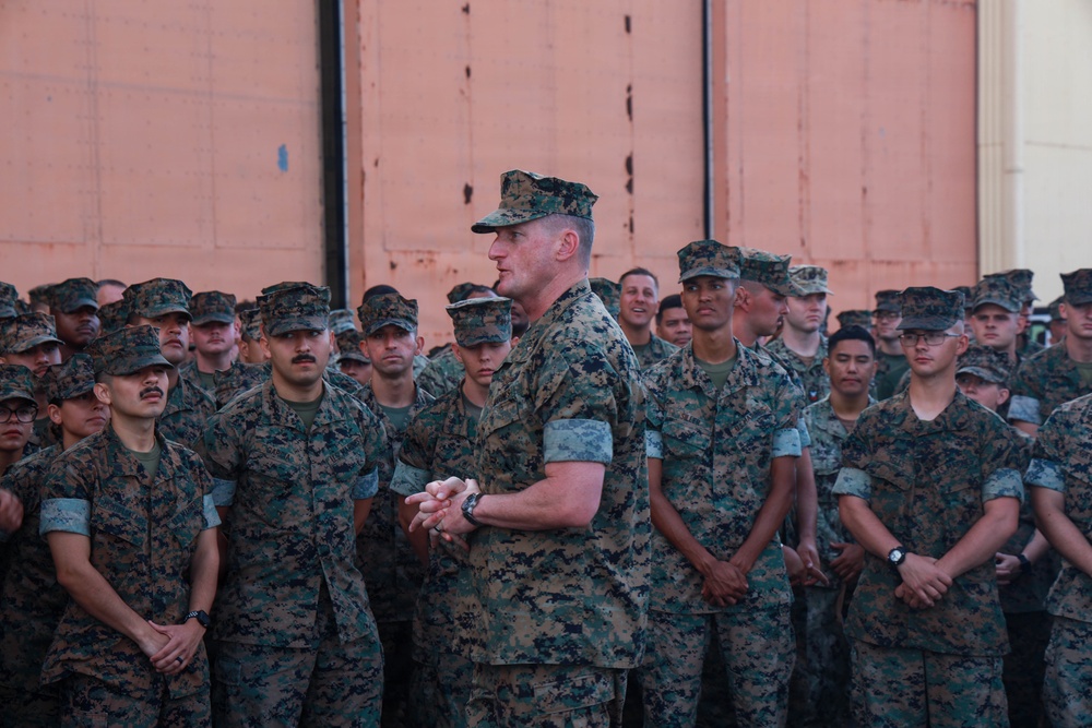 Brig. Gen. Patrick Tiernan visits MALS-24 during RIMPAC