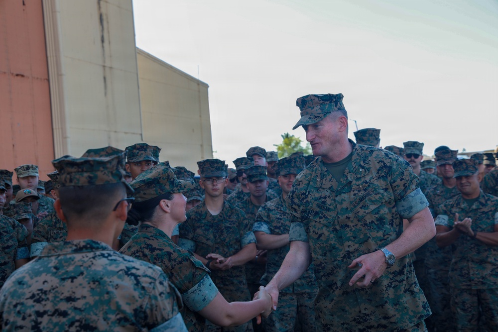 Brig. Gen. Patrick Tiernan visits MALS-24 during RIMPAC