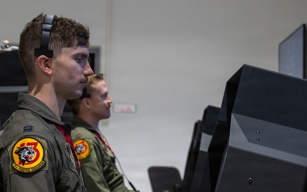 13th Fighter Squadron integrates FENIX simulators into Valiant Shield 26