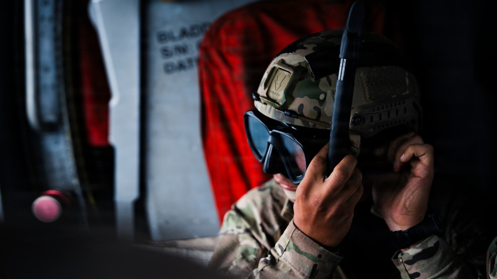 EOD Technicians Conduct Helocast Operations During Mine Countermeasures Training