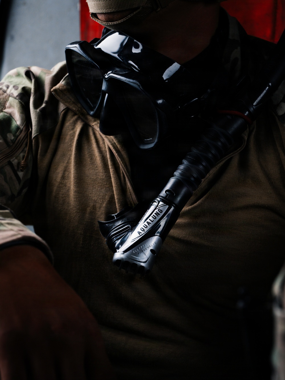 EOD Technicians Conduct Helocast Operations During Mine Countermeasures Training