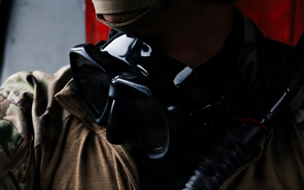 EOD Technicians Conduct Helocast Operations During Mine Countermeasures Training