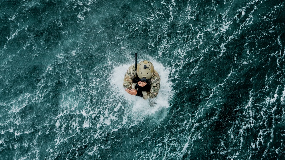 EOD Technicians Conduct Helocast Operations During Mine Countermeasures Training