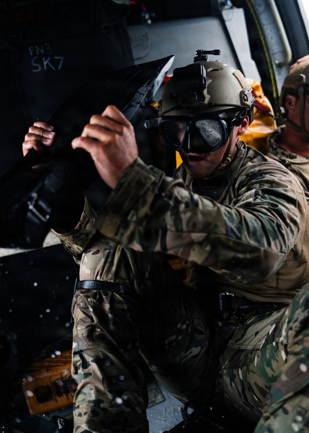 EOD Technicians Conduct Helocast Operations During Mine Countermeasures Training