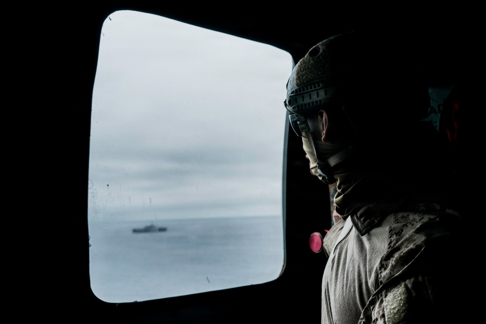 EOD Technicians Conduct Helocast Operations During Mine Countermeasures Training