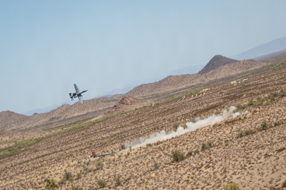 4th, 5th Air Naval Gunfire Liaison Company Marines conduct live-fire close air support