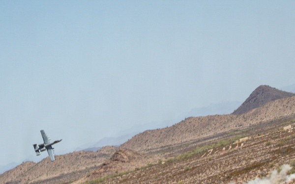 4th, 5th Air Naval Gunfire Liaison Company Marines conduct live-fire close air support