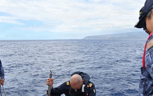 Italian Navy weapons officer visits JS KONGO During RIMPAC 2026