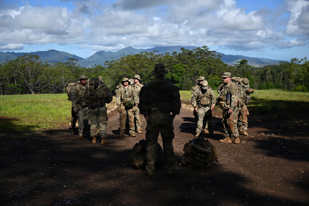 178th Wing Security Forces Airmen arrive at Schofield Barracks for readiness training