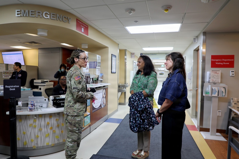 USARPAC Commanding General's spouse tours BDAACH, learns about Army healthcare mission in Korea
