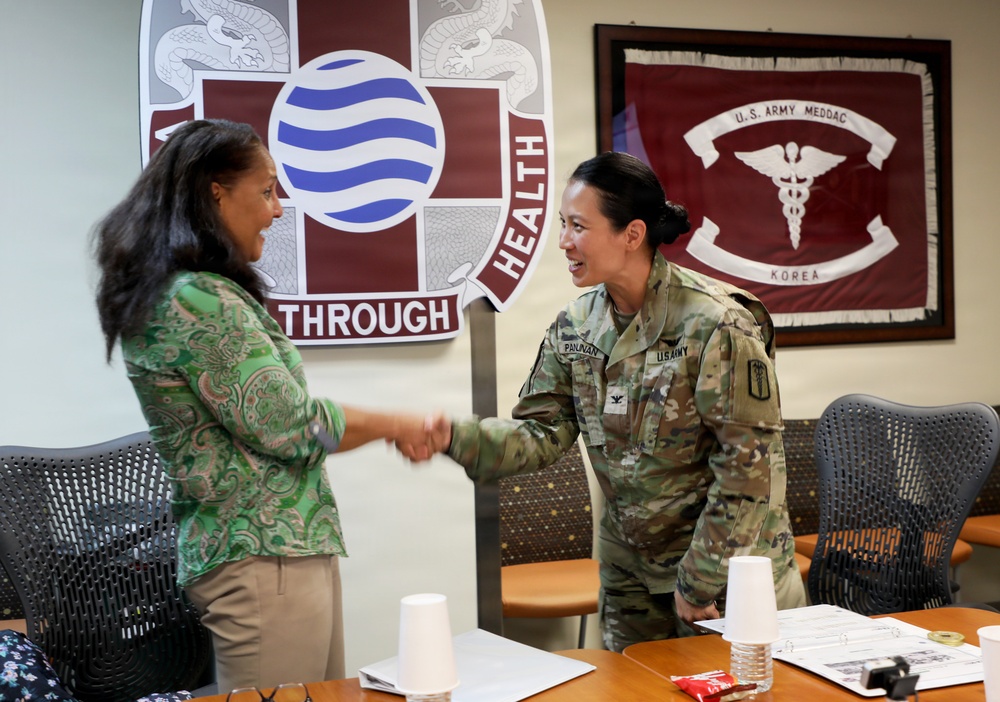 USARPAC commanding general’s spouse visits BDAACH to discuss military family healthcare
