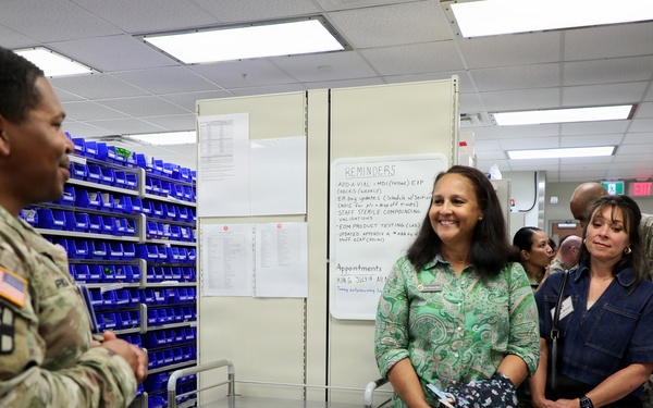 USARPAC commanding general’s spouse visits BDAACH to discuss military family healthcare