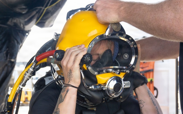 Multinational Navy divers conduct diving operations during RIMPAC 2026