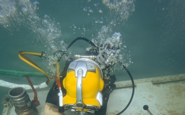 Multinational Navy divers conduct diving operations during RIMPAC 2026