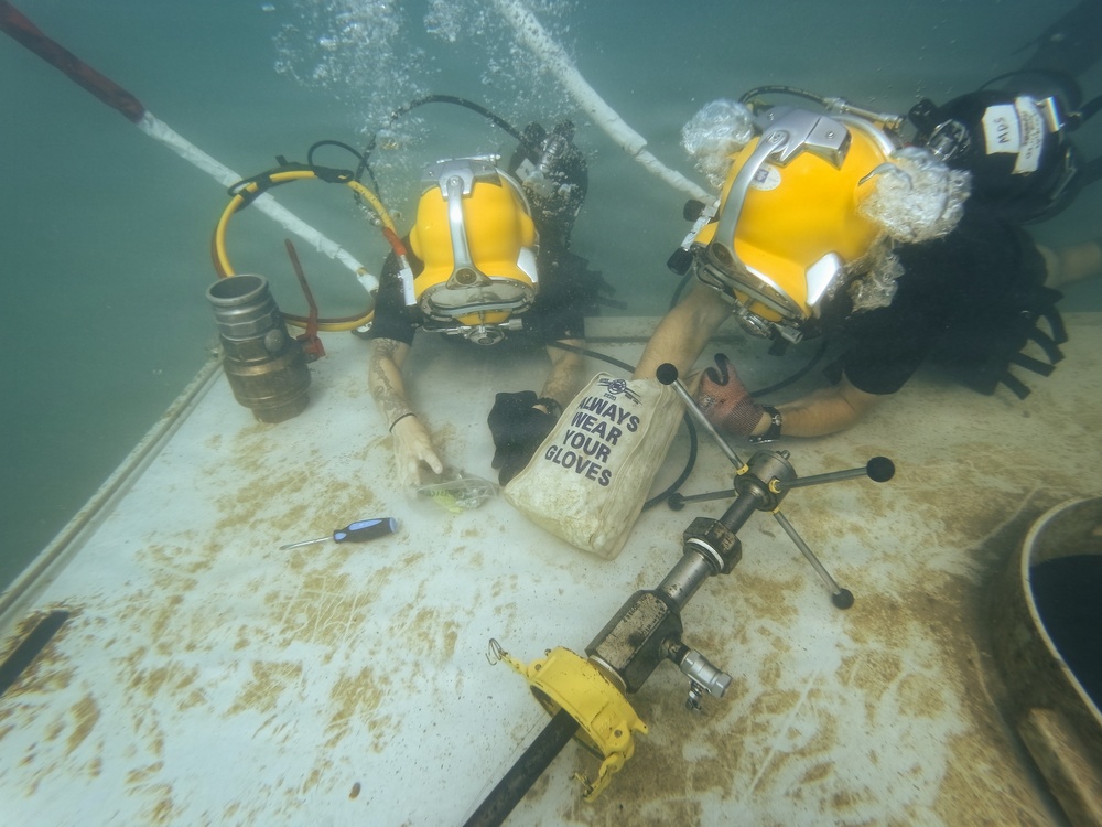 Multinational Navy divers conduct diving operations during RIMPAC 2026