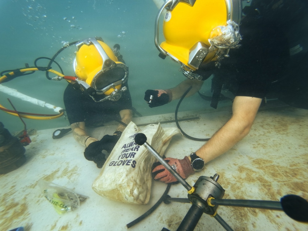 Multinational Navy divers conduct diving operations during RIMPAC 2026