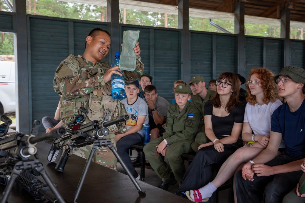 U.S. Soldiers foster connections with Estonian youth