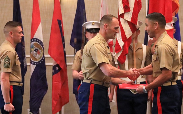 Maj. Sosa Relinquishes Command of Recruiting Station Tampa to Maj. Watson