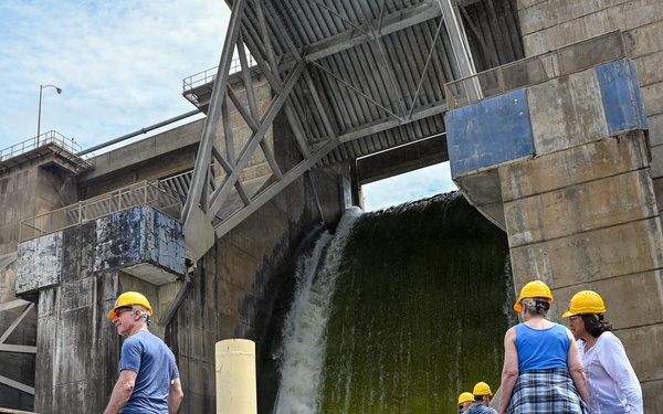 Little Goose Lock and Dam Family Tour