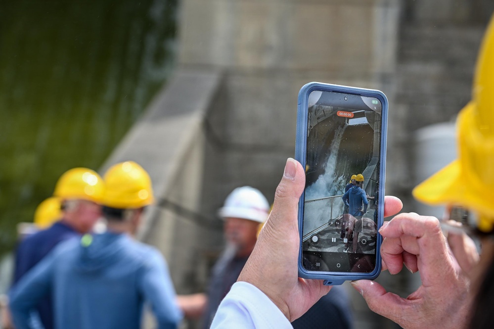 Little Goose Lock and Dam Family Tour