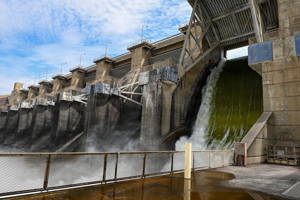 Little Goose Lock and Dam Family Tour