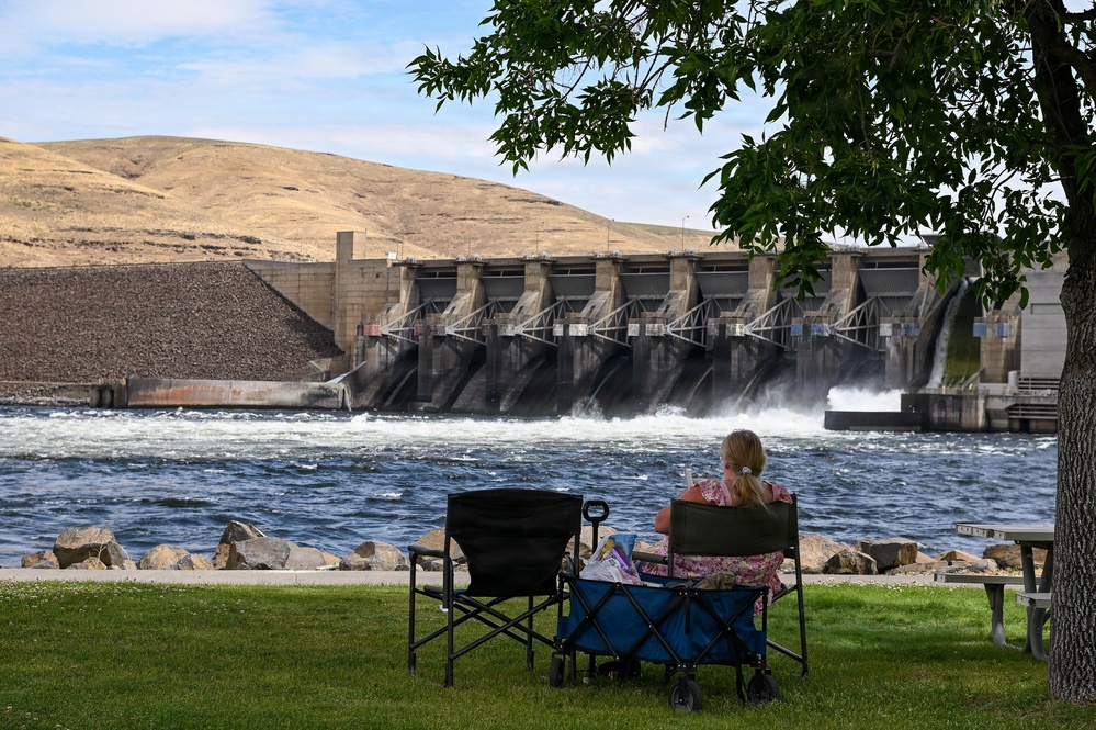 Little Goose Lock and Dam Family Tour