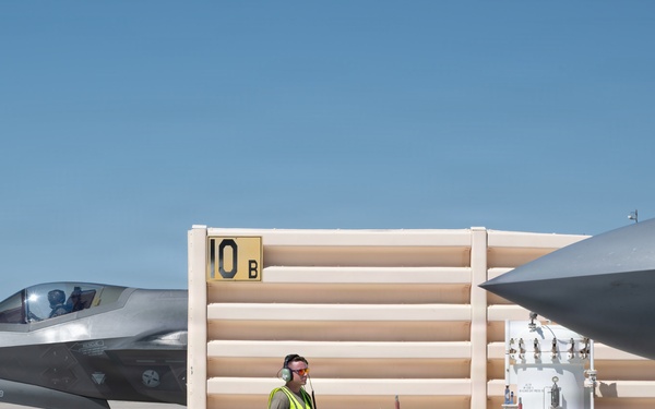 Exercise Rogue Wave showcases hot-pit refueling surge