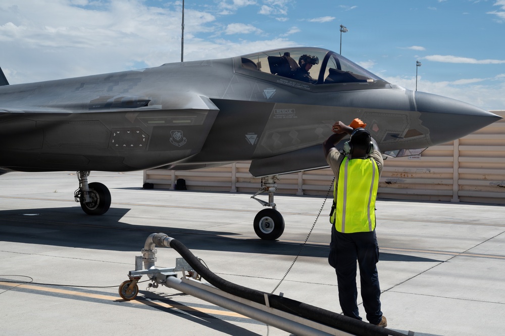 Exercise Rogue Wave showcases hot-pit refueling surge