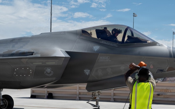 Exercise Rogue Wave showcases hot-pit refueling surge