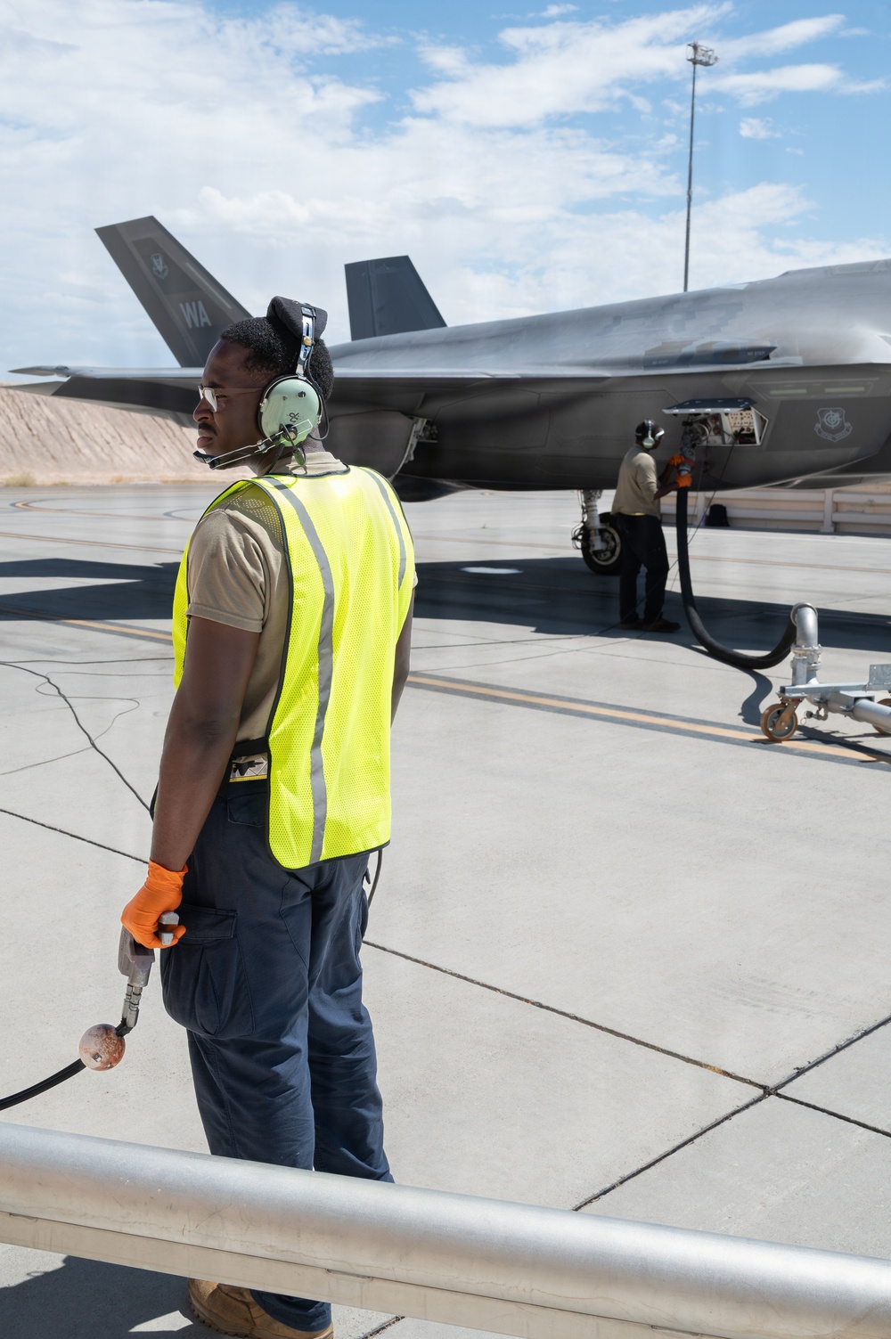 Exercise Rogue Wave showcases hot-pit refueling surge