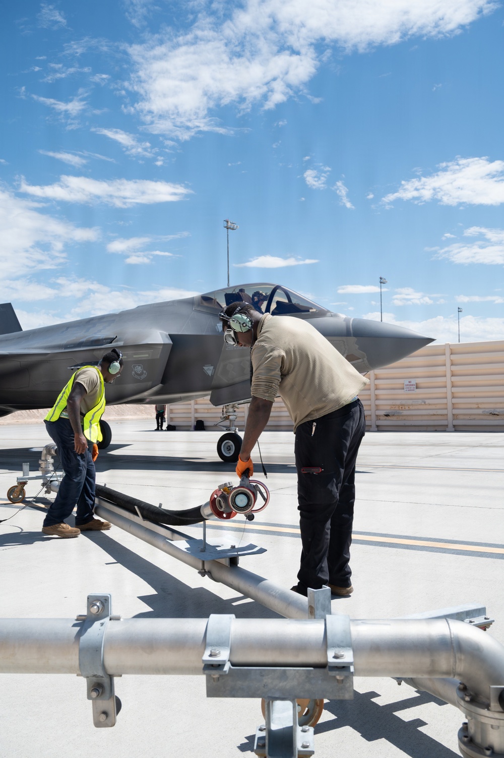 Exercise Rogue Wave showcases hot-pit refueling surge