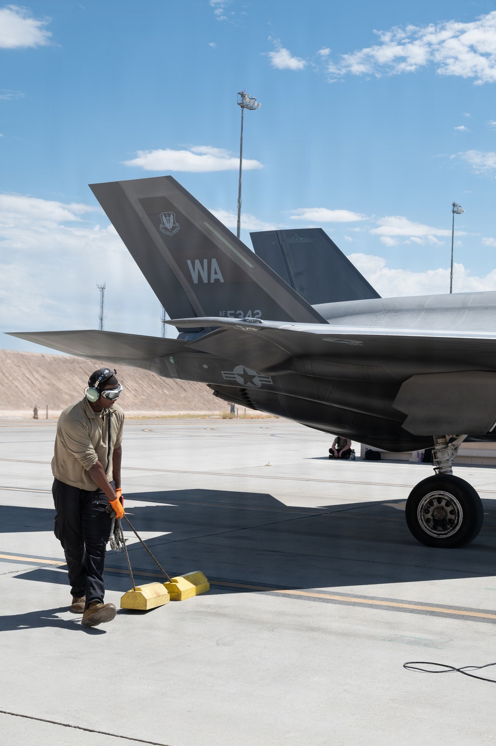 Exercise Rogue Wave showcases hot-pit refueling surge