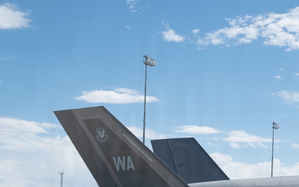 Exercise Rogue Wave showcases hot-pit refueling surge