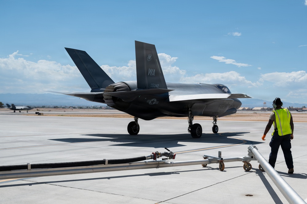 Exercise Rogue Wave showcases hot-pit refueling surge