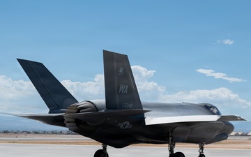 Exercise Rogue Wave showcases hot-pit refueling surge
