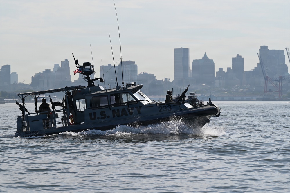 MSRON-4 Provides Waterside Security During International Naval Review 250