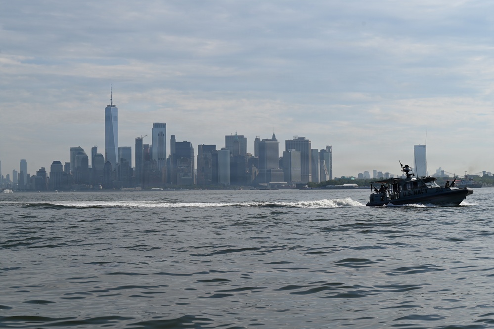 MSRON-4 Provides Waterside Security During International Naval Review 250