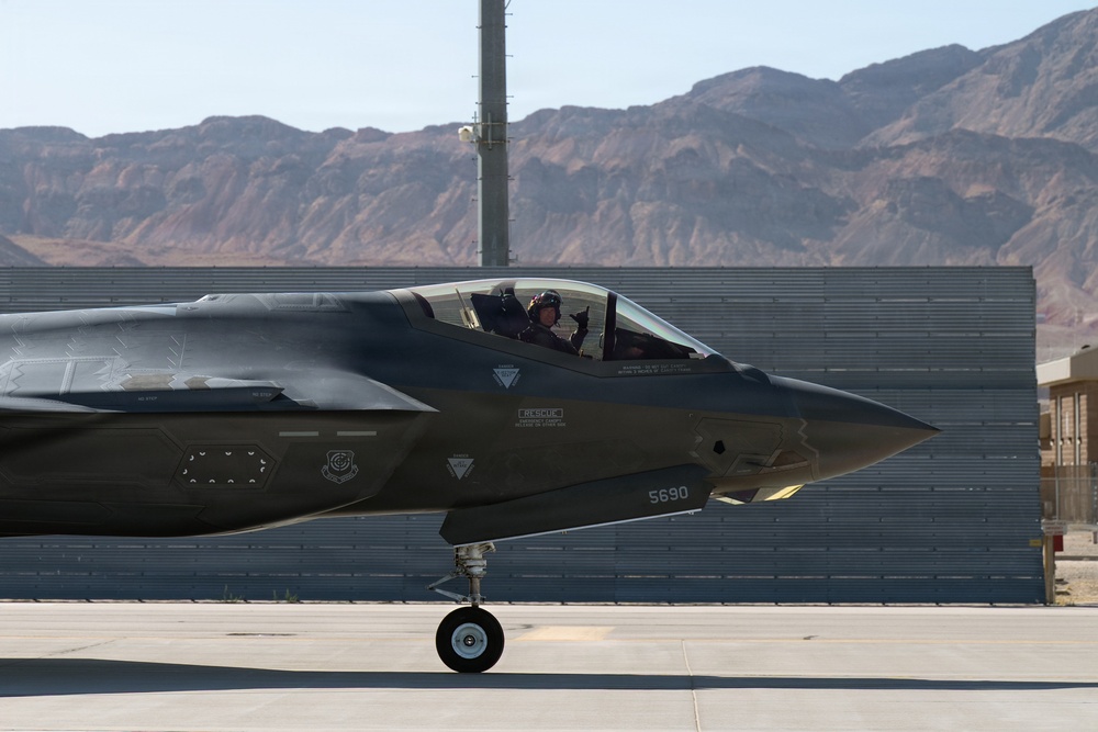 Exercise Rogue Wave showcases hot-pit refueling surge