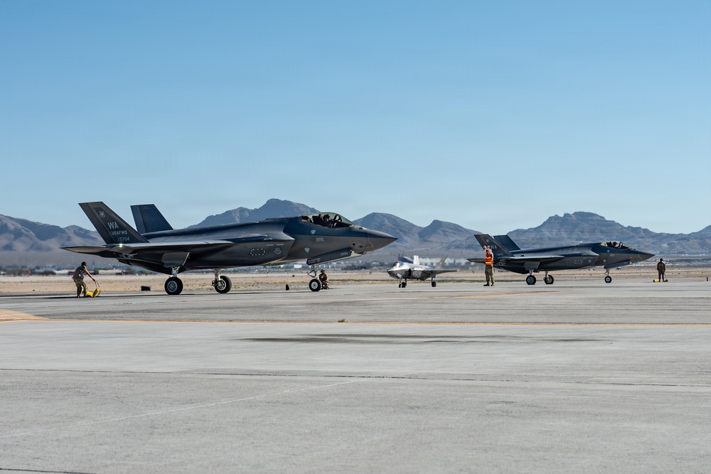 Exercise Rogue Wave showcases hot-pit refueling surge