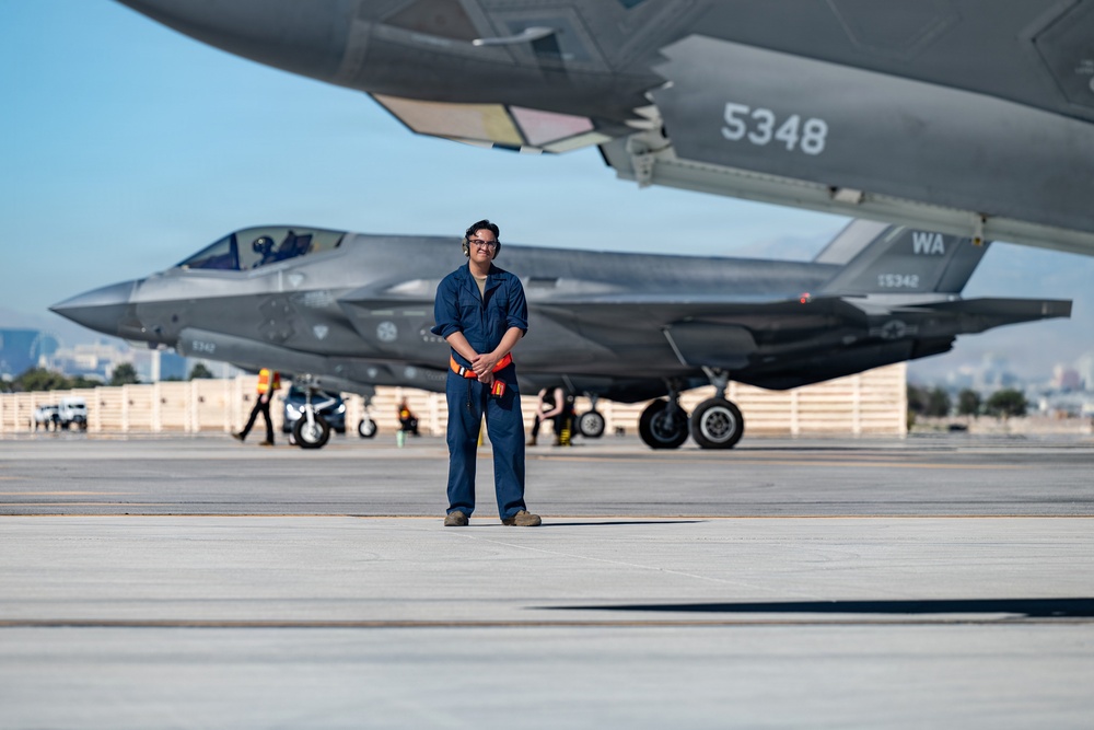 Exercise Rogue Wave showcases hot-pit refueling surge