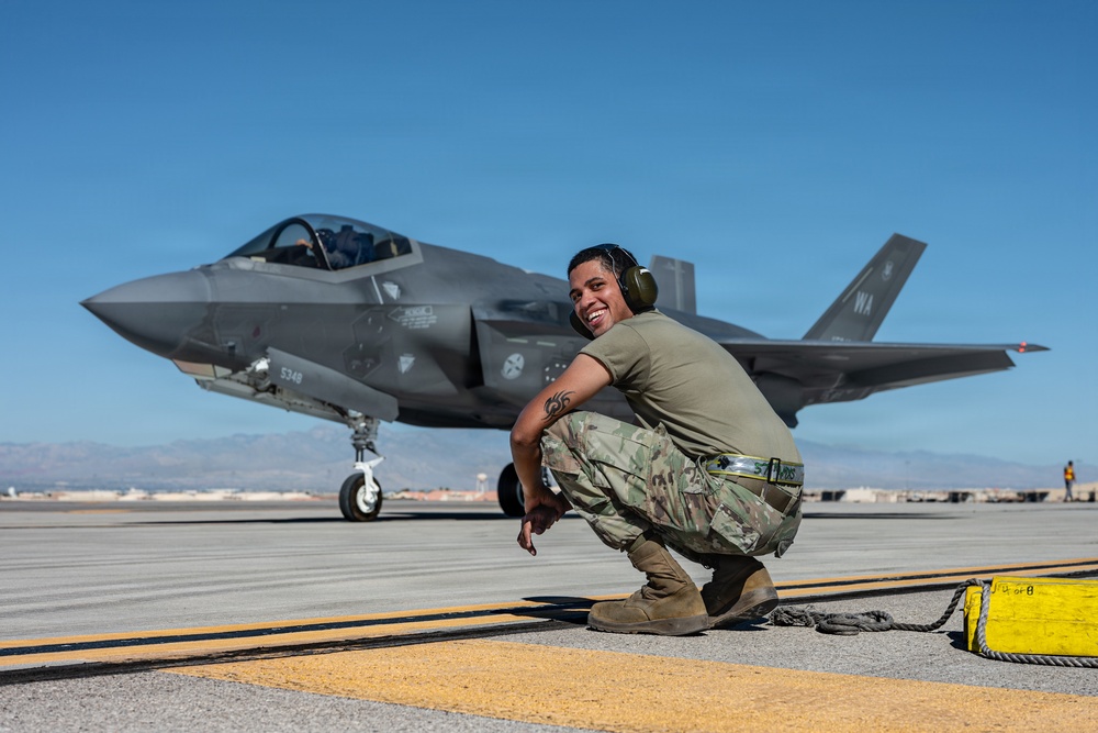 Exercise Rogue Wave showcases hot-pit refueling surge