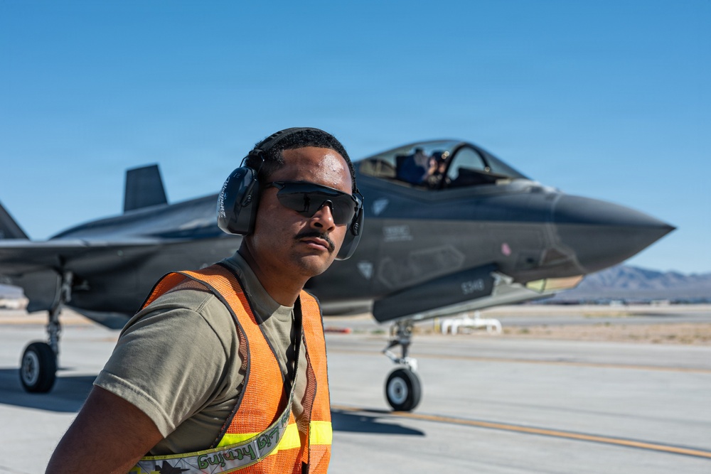 Exercise Rogue Wave showcases hot-pit refueling surge