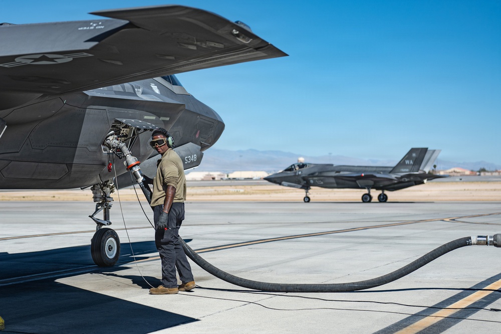 Exercise Rogue Wave showcases hot-pit refueling surge