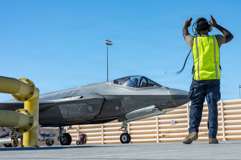 Exercise Rogue Wave showcases hot-pit refueling surge
